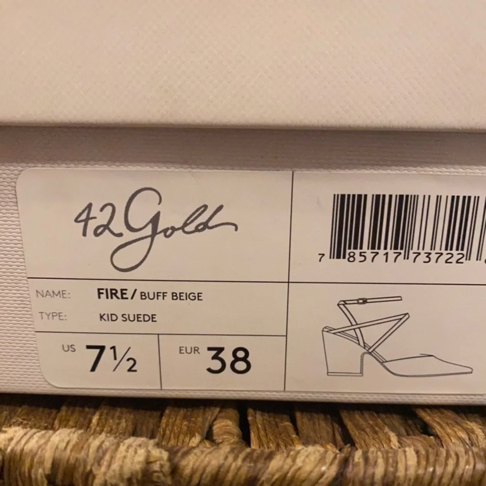 42 GOLD Beige Pointed-Toe Strappy Heels